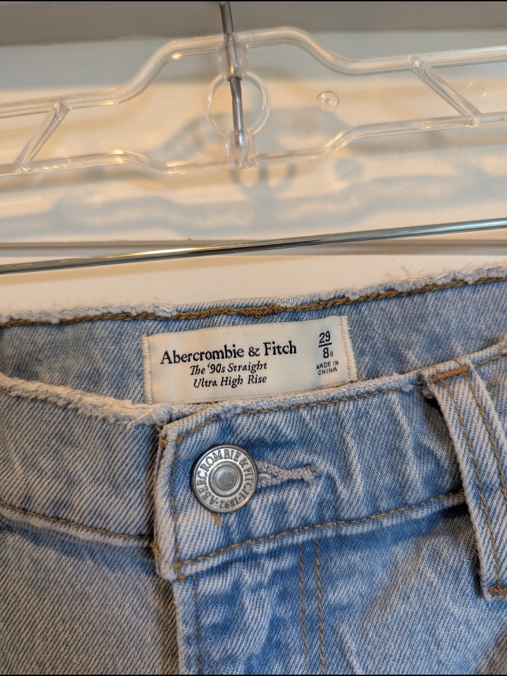 Abercrombie & Fitch 90s Straight Ultra High Rise Jeans Size 8 R 29 Split Front - Picture 5 of 14
